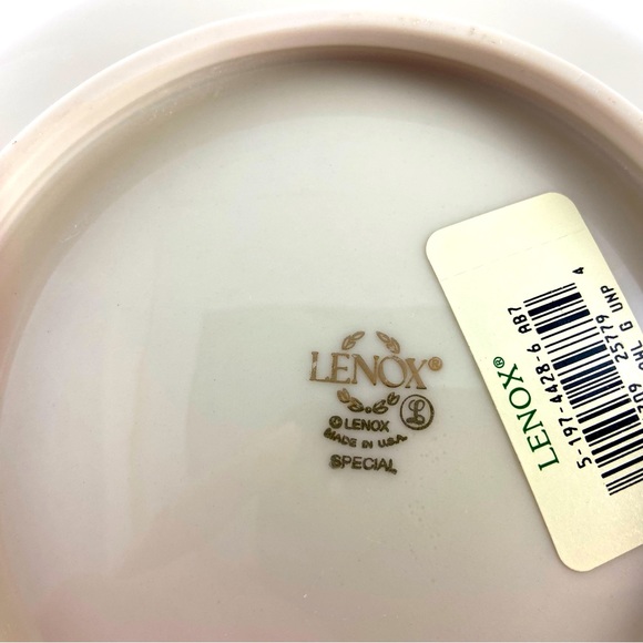 Vintage Lenox Ivory Holiday Large Bowl Scalloped Gold Trim 8" Serving Bowl - Picture 3 of 8